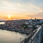 Апартаменты Charming Riverview In *