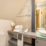 Апартаменты Charming Riverview In *