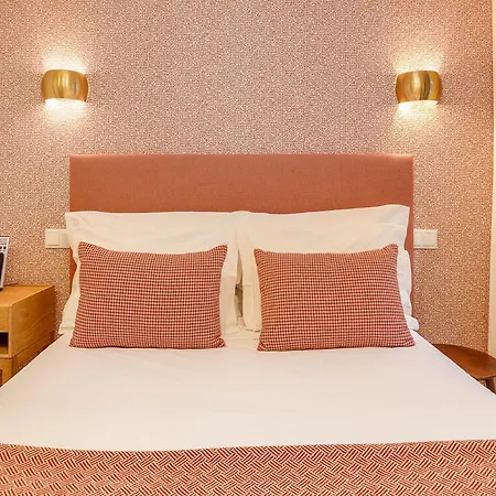 Апартаменты Charming Riverview In *