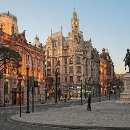 Charming Riverview In アパート *