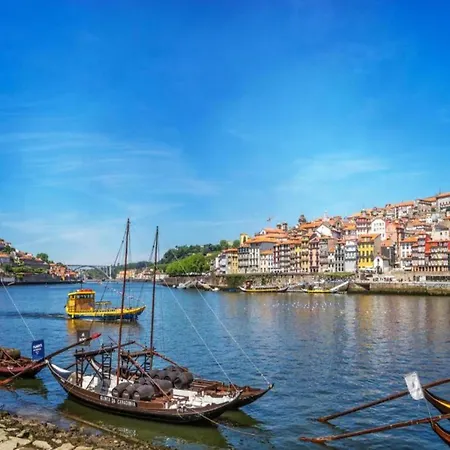 Апартаменты Charming Riverview In *