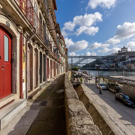 Lägenhet Charming Riverview In Oporto
