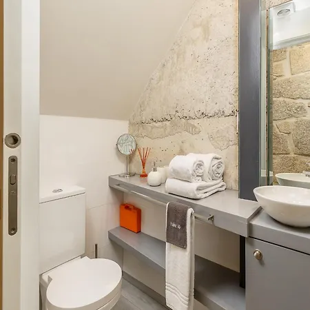 Charming Riverview In Oporto