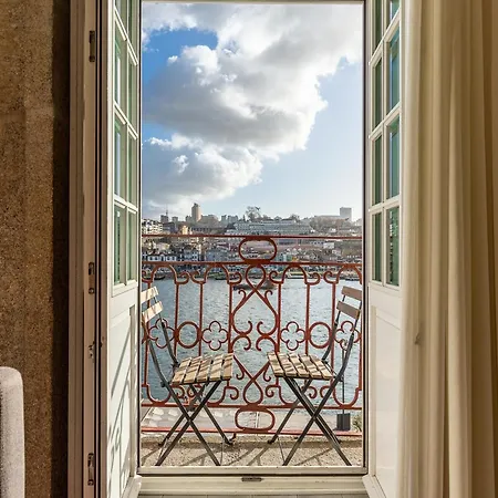 דירה Charming Riverview In