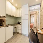 Charming Riverview In Apartman