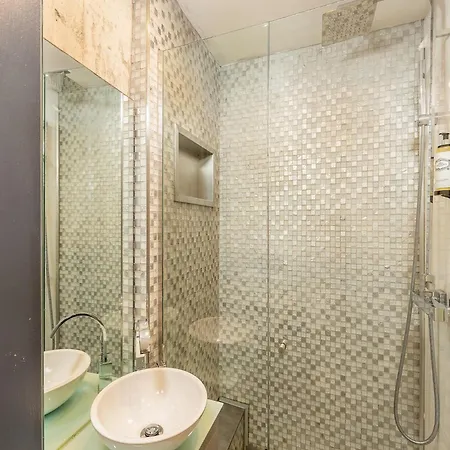 Charming Riverview In